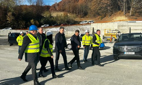 Ciolacu, Grindeanu, Neacșu, alături de Mînzînă, Simona Bucura Oprescu și Gentea, în Argeș la Autostrada Pitești-Sibiu
