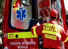 ACUM! Un bărbat şi-a prins mâna într-un utilaj agricol