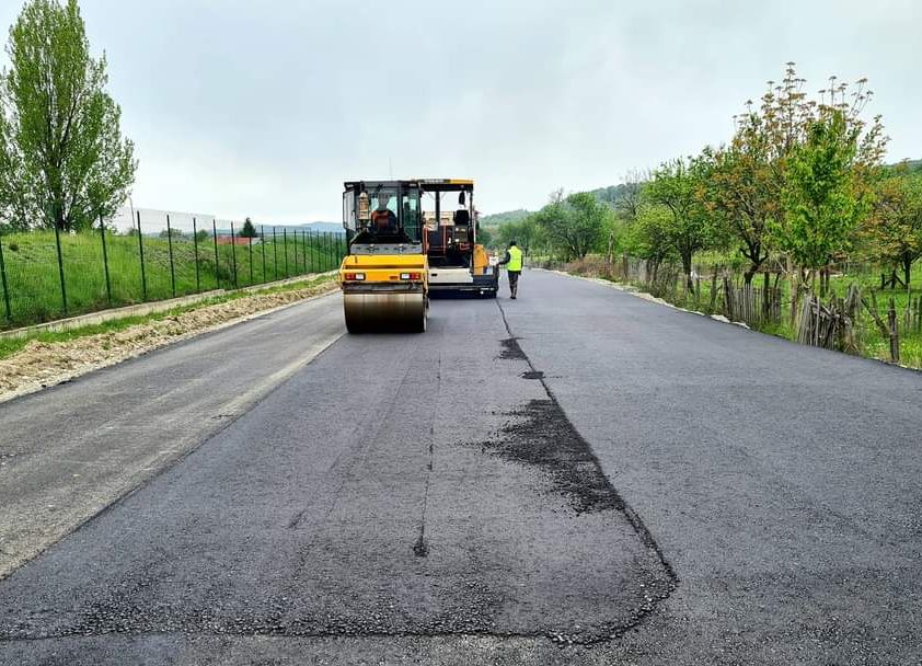 Lucrări de asfaltare în comuna Berevoești