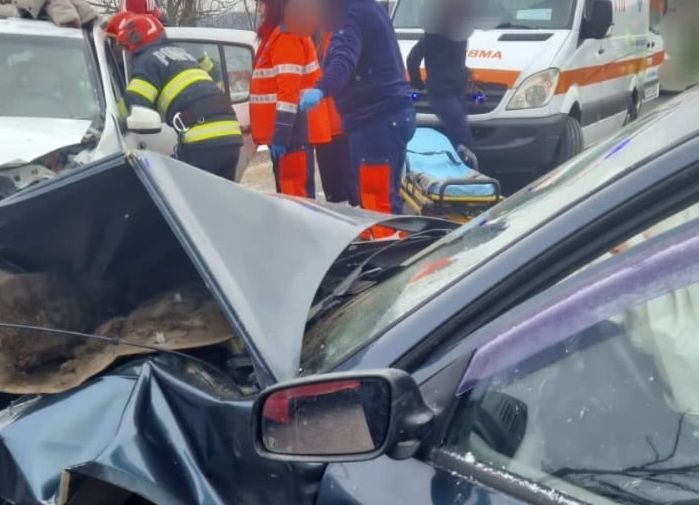 ACUM! Accident cu DOUĂ MAȘINI în Argeș!