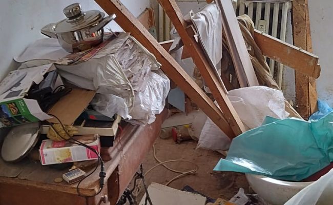 O profesoară din Pitești a ajuns să locuiască în condiții inumane