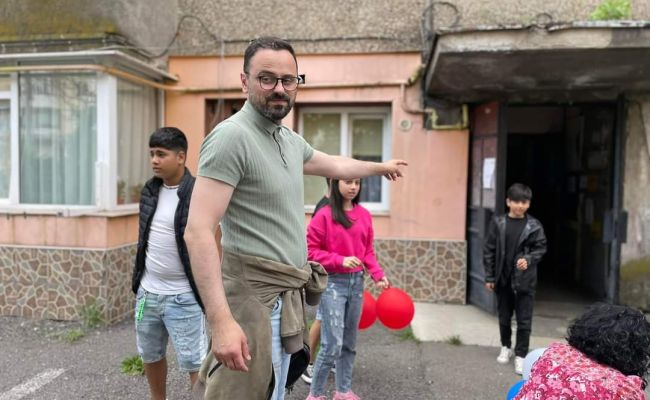 PSD Câmpulung - Cărți, bomboane și baloane pentru copii de toate vârstele!