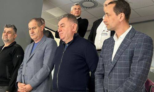 Marcel Ciolacu împreună cu Cristian Gentea la meciul de handbal România-Portugalia de la Pitești