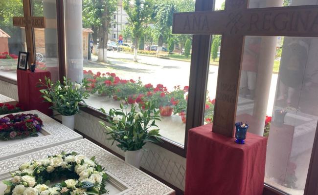 Slujbă de pomenire la Curtea de Argeș în memoria Reginei Ana