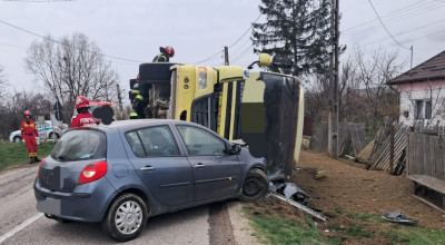 Accident în Argeș! Un camion s-a RĂSTURNAT