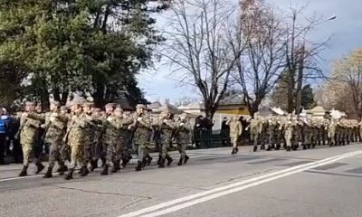 La mulţi ani, România! Paradă militară în Piteşti