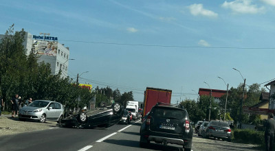 Accident în Argeş! Un tânăr de 19 ani s-a RĂSTURNAT cu maşina