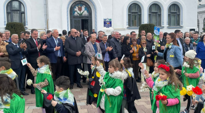 A început Parada Florilor în Centrul Piteştiului