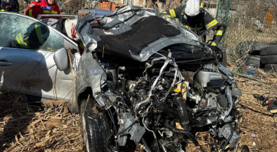 ACUM! Accident GRAV în Argeș! A intrat cu mașina într-un GARD