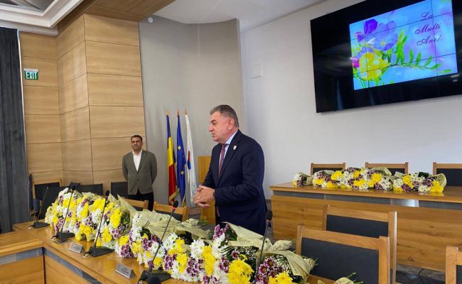 96 de cupluri din Piteşti au fost premiate de către primarul Cristian Gentea