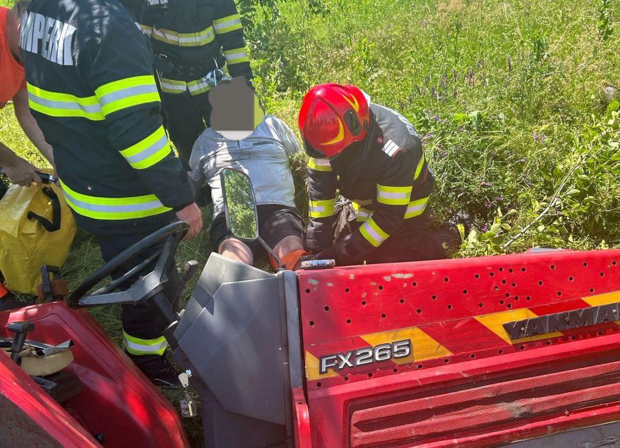 Bărbat prins sub un TRACTOR în Argeș!