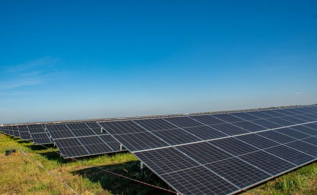 În Argeş a fost inaugurat cel mai mare parc fotovoltaic din Europa de Sud-Est