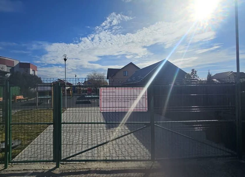 Un loc de joacă din comuna Bradu a fost ÎNCHIS! Primarul este ȘOCAT de situație!