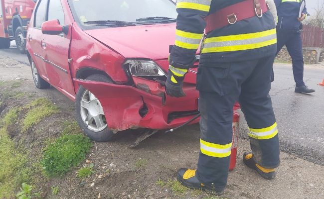 ACUM! Accident cu două mașini în Argeș