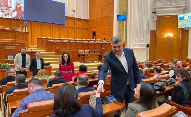 Simona Bucura Oprescu împreună cu Marcel Ciolacu, alături de câmpulungeni, în Parlament
