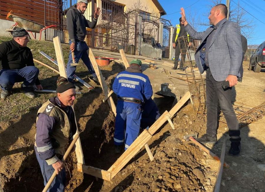 Lucrări privind introducerea rețelei de canalizare în comuna Budeasa