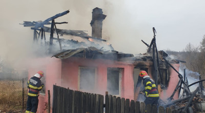 O casă a luat FOC în Argeș