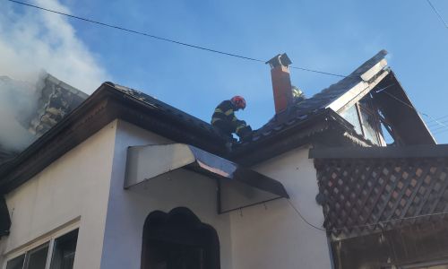 ACUM! INCENDIU într-o GOSPODĂRIE din Argeș!