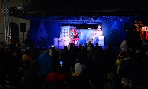 Bucurii pentru părinți și copii, pe scena din Piața Primăriei Pitești!