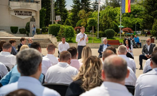 Unul dintre cei mai importanți lideri europeni, în Argeș alături de ministrul Muncii, Simona Bucura-Oprescu, și de președintele Consiliului Județean, Ion Mînzînă!