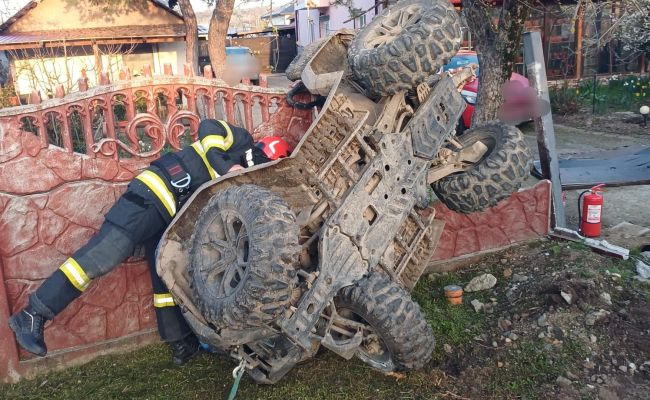 Accident GRAV în Argeș! A intrat cu ATV-ul într-un gard!