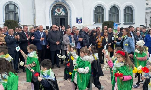A început Parada Florilor în Centrul Piteştiului