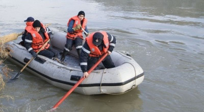 ACUM! Bărbat găsit MORT într-un lac din Argeş