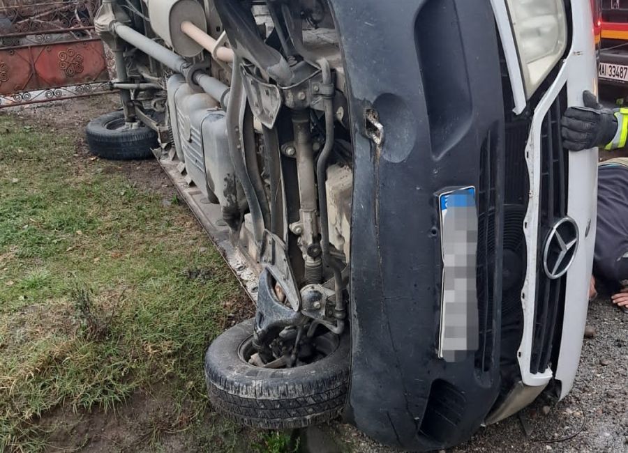 ACUM! Accident în Argeș! A dărâmat un stâlp de electricitate
