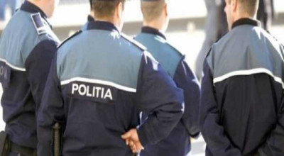 Bărbat REŢINUT după ce a FURAT cinci cruci din Argeş