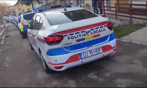 VIDEO! Imagini impresionante la înmormântarea poliţistului local din Piteşti