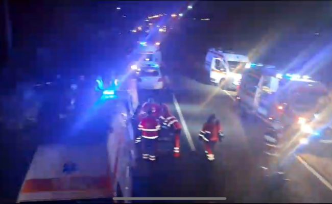 ACUM! Plan ROȘU de intervenție în Argeș! Accident cu 13 victime