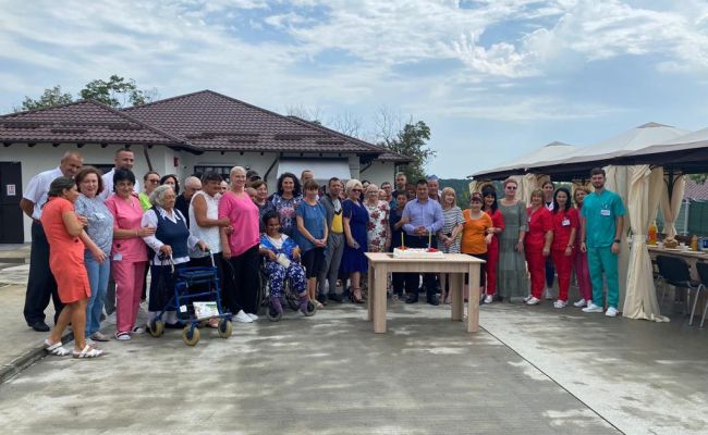 Fericire şi zâmbete la Complexul de Locuinţe pentru persoane cu dizabilităţi Băbana