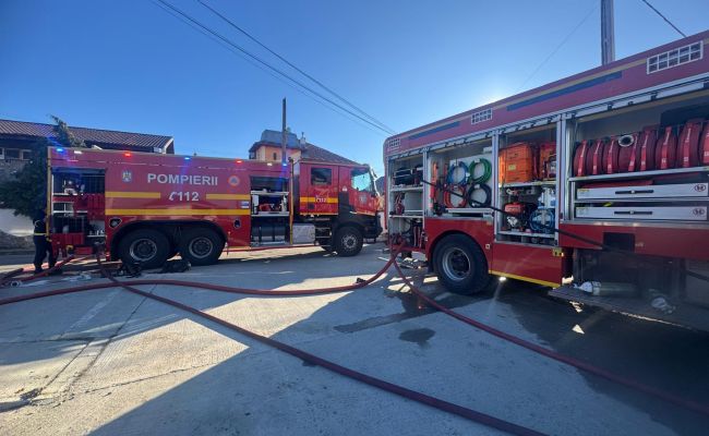 UPDATE! Incendiu PUTERNIC în comuna Bradu!