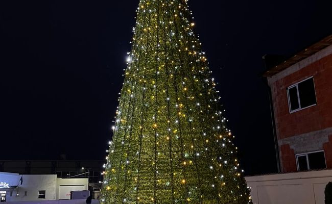 Sărbătoare în comuna Bradu! Primarul Dan Stroe a aprins iluminatul festiv