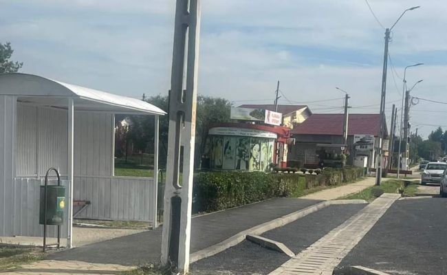 Sunt modernizate stațiile de autobuz din orașul Ștefănești