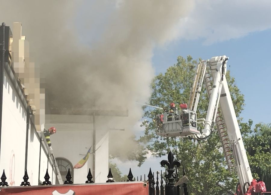 ACUM! INCENDIU la un RESTAURANT din Pitești