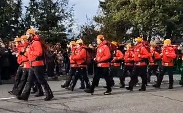La mulţi ani, România! Paradă militară în Piteşti