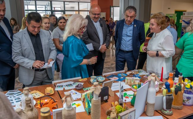 Ion Mînzînă și Cristian Gentea, la Târgul Serviciilor Sociale din Argeș