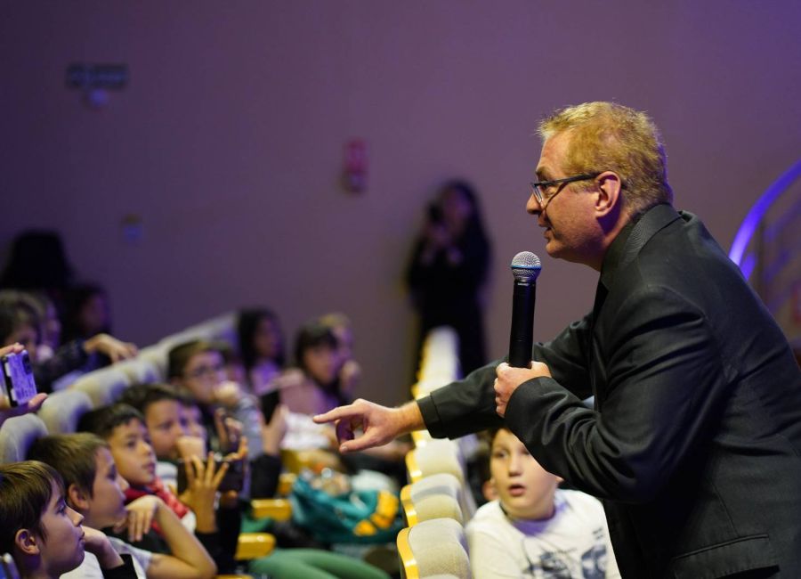 Cristian Gentea: "Continuă evenimentele frumoase la Filarmonica Piteşti"