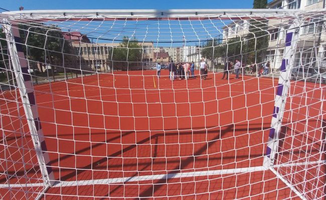 Primarul Gentea, o nouă promisiune îndeplinită! Teren modern de sport în Piteşti