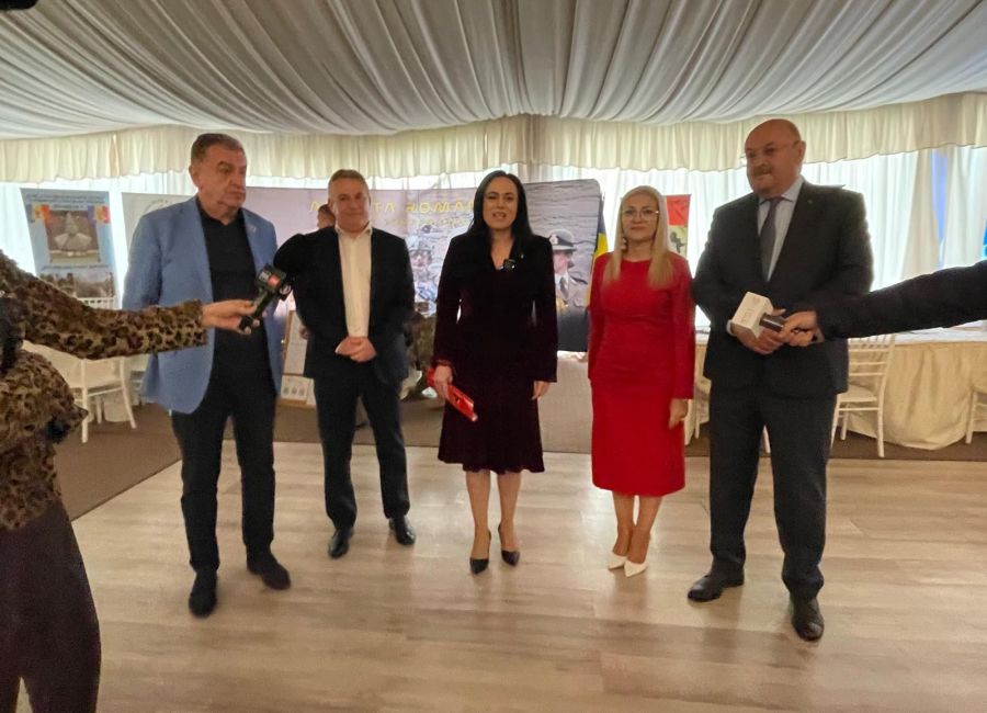 Ministrul Simona Bucura-Oprescu, președintele CJ Argeș Ion Mînzînă și primarul Cristian Gentea s-au întâlnit cu angajatorii și candidații de la Bursa Locurilor de Muncă de la Pitești! Argeșul se dezvoltă prin investiții majore care aduc locuri de muncă pl