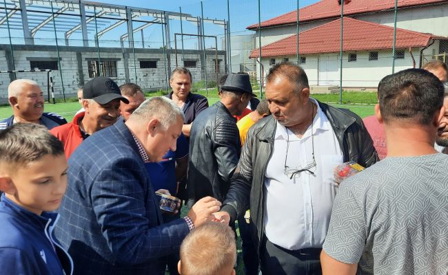 În comuna Oarja a fost organizat un concurs de ciocnit ouă roşii