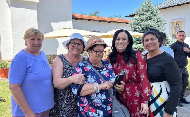 Prefectul Ioana Făcăleață, în mijlocul credincioșilor într-o zi sfântă!