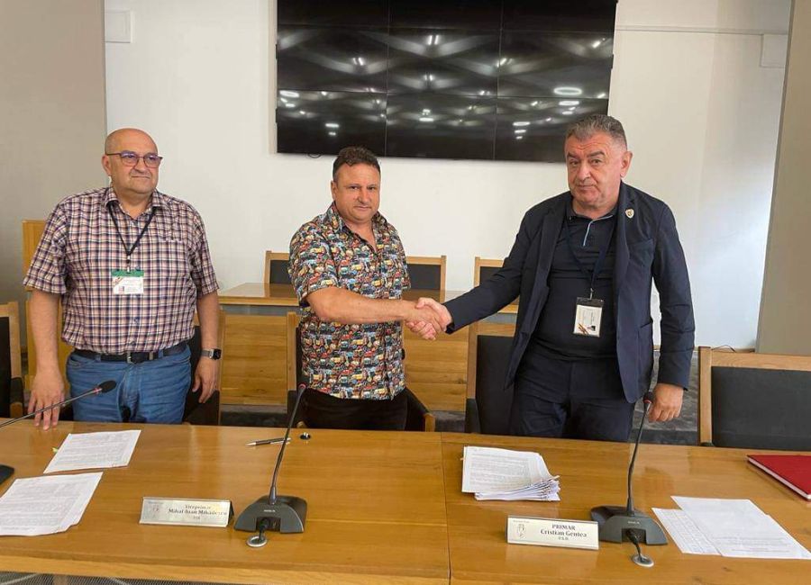 11 școli din Pitești vor fi REABILITATE! Primarul Gentea a SEMNAT contractele